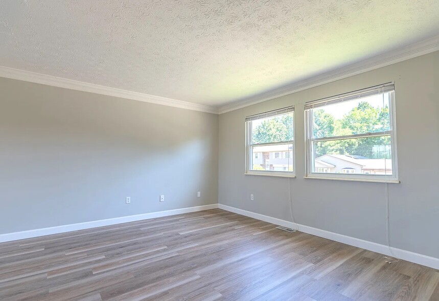 Building Photo - 1047 Alpine Ct