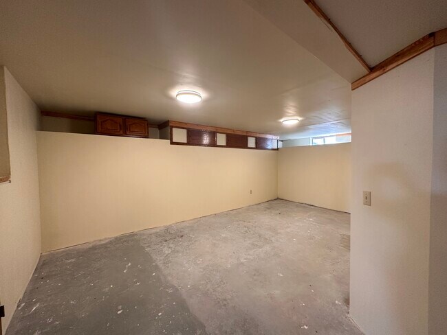 Building Photo - 3206 W 1000 N