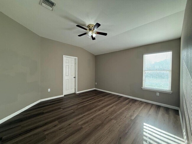 Building Photo - 18017 Busby Dr
