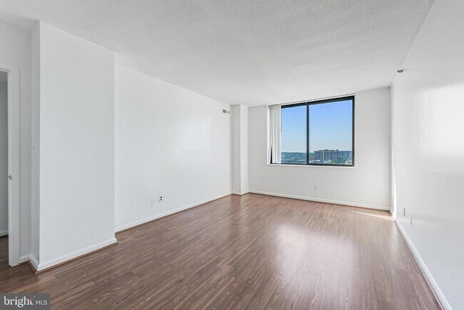 Building Photo - 3713 S George Mason Dr