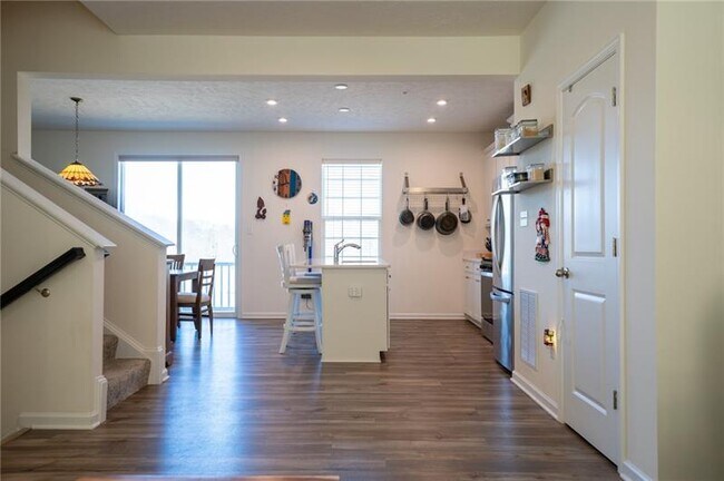 Building Photo - 108 Sweetwater Dr