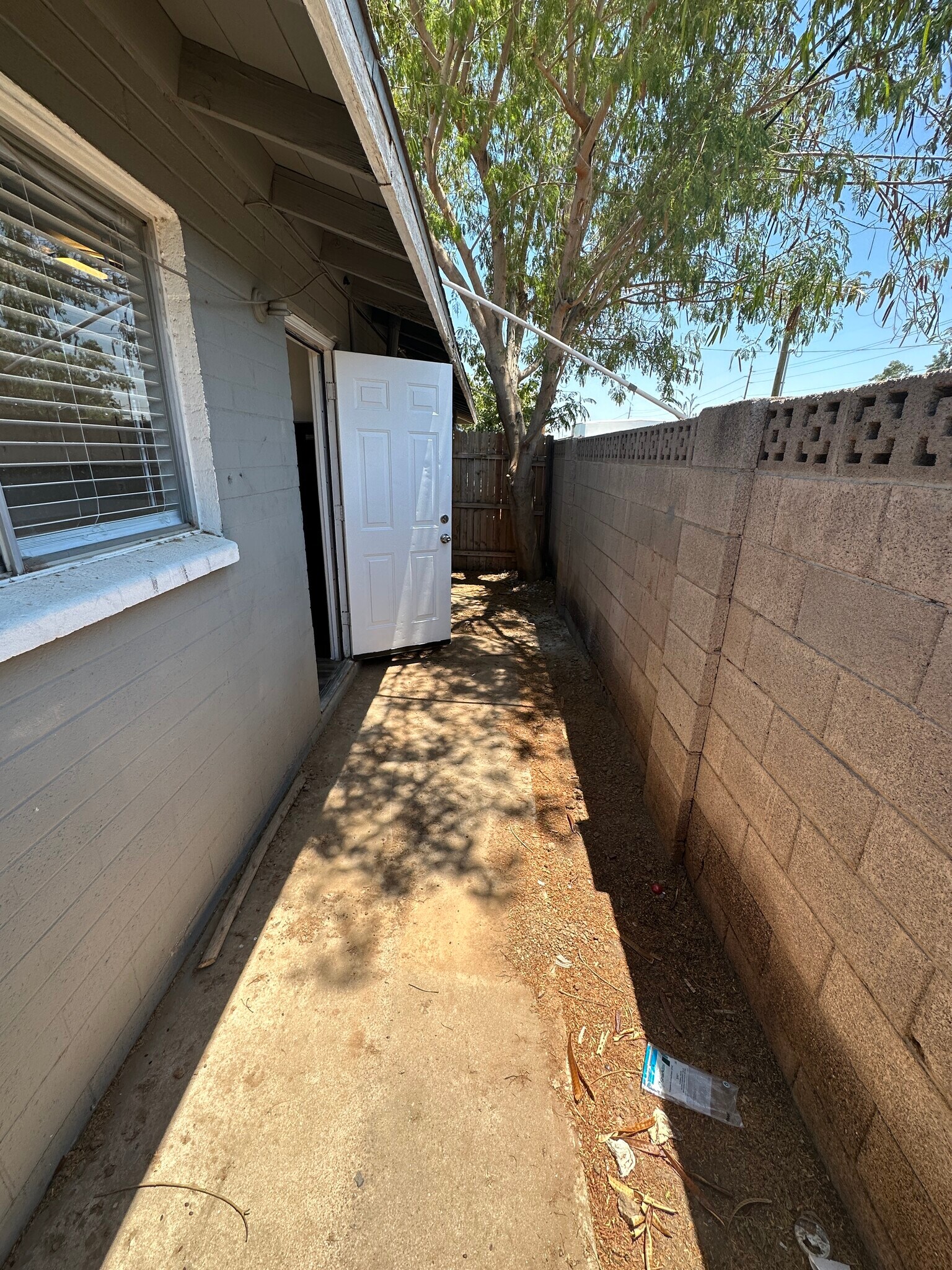 Building Photo - 3123 W Almeria Rd
