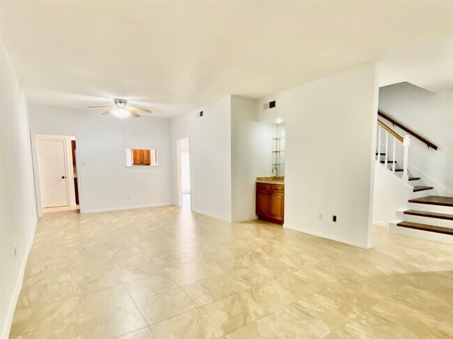 Building Photo - 752 Augusta Dr