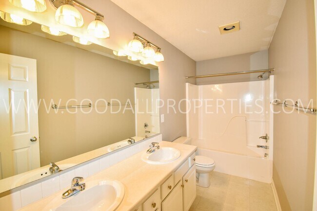 Building Photo - Spacious Home in West Des Moines. Welcome to this two-story home that offers 3 bedrooms, 2.5 bath...