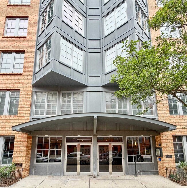 Building Photo - 501 9th St