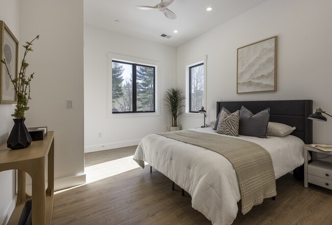 Building Photo - 1060 Main St