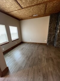 Building Photo - 214 Oak St SW