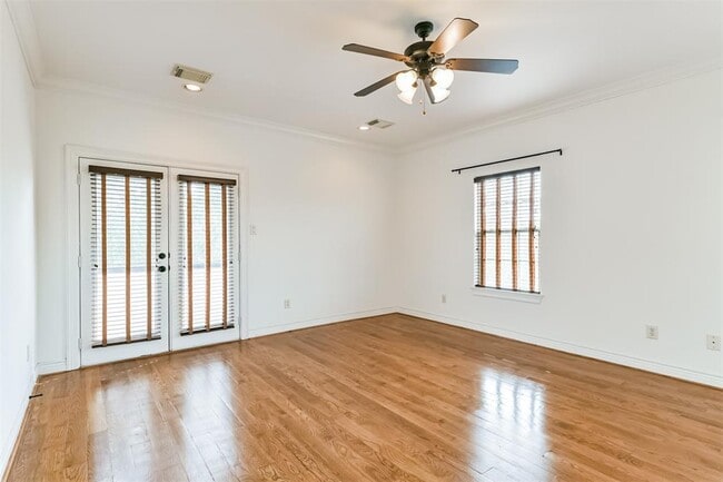 Building Photo - 1529 Rosewood St