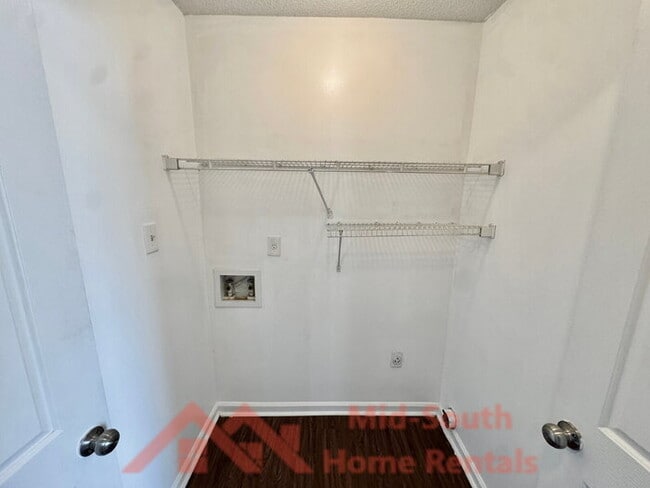 Building Photo - 6416 Valley Oak Dr