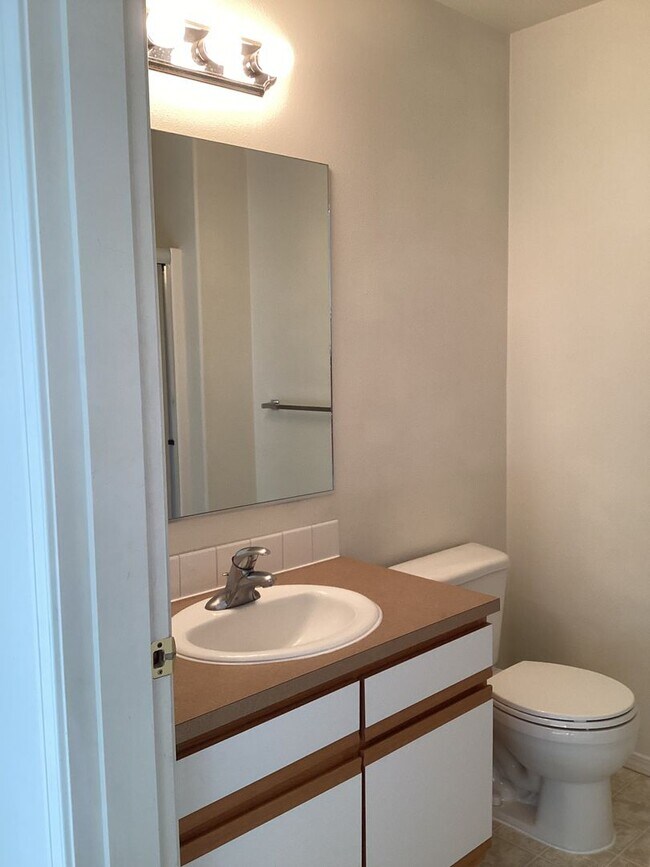 Building Photo - r1813/1815/1817