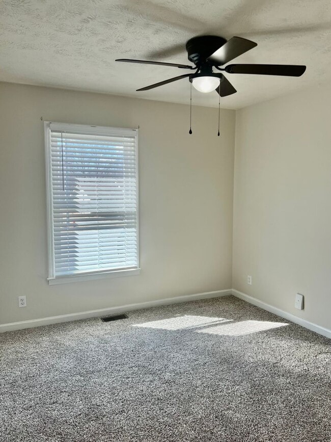 Building Photo - AVAILABLE NOW! 3 Bedroom, 2 Bath Home off Needmore Road