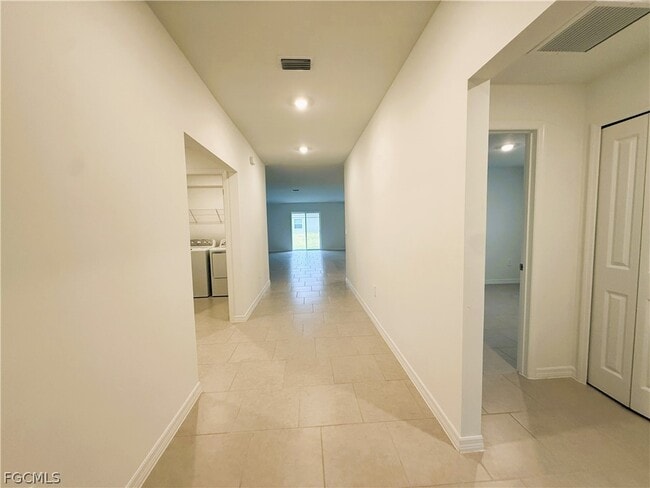 Building Photo - 335 Parish Dr