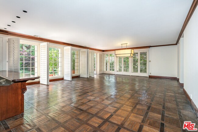 Building Photo - 612 Alta Dr