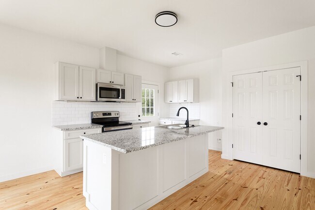 Building Photo - 226 N Dixie St