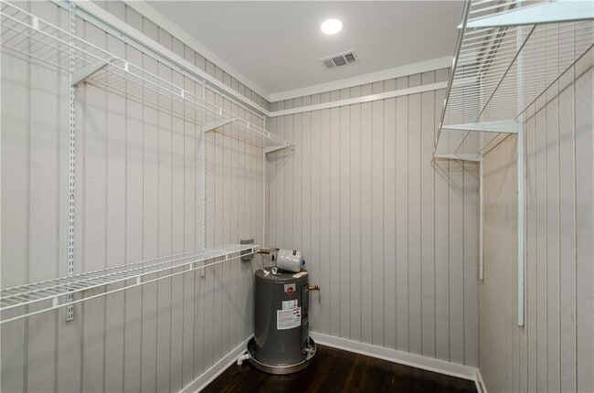 Building Photo - 729 Sunnybrook Dr