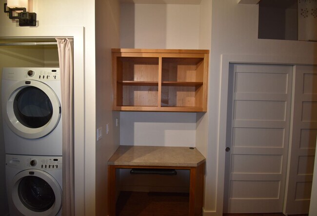 Building Photo - 211 W 1st Ave