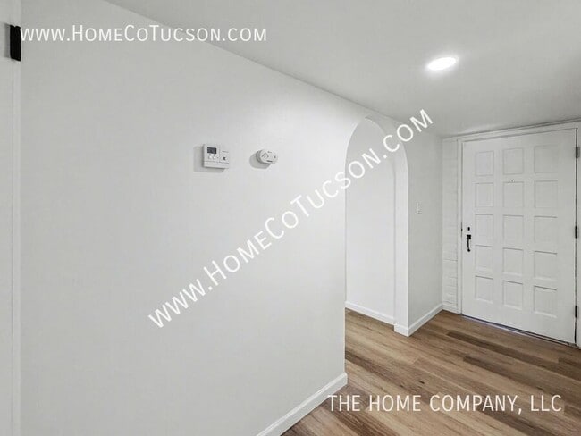 Building Photo - 413 W Pso Solana