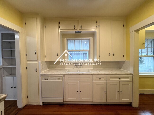 Building Photo - 2974 32nd St