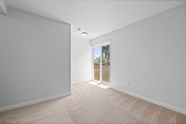 Building Photo - Spacious 3 Bed / 3.5 Bath Seattle Townhome!