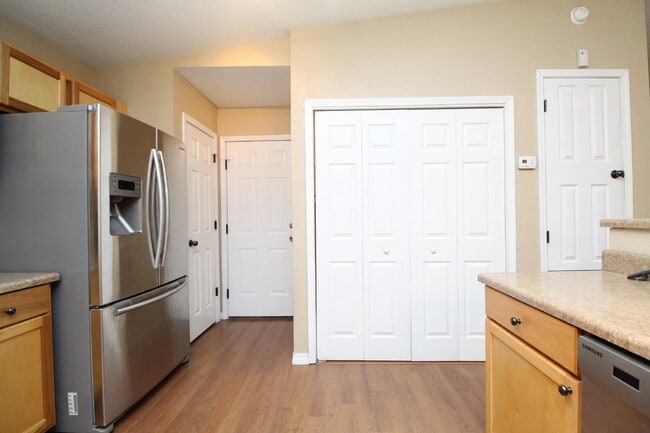 Building Photo - Corner Lot 3 Bedroom Home Off Gulf Beach H...