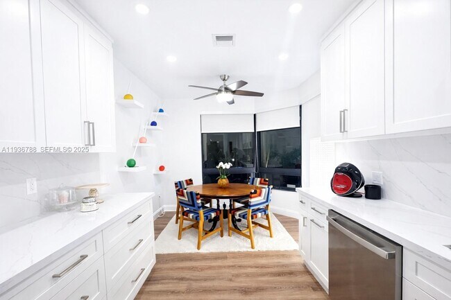 Building Photo - 2676 NE 135th St