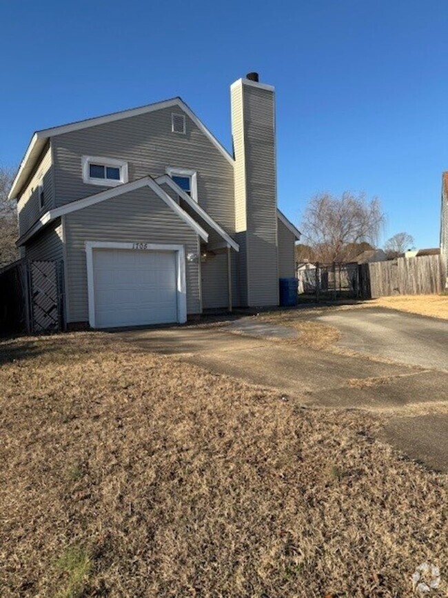 Building Photo - Adorable 3 Bedroom 2 Bath Home w/one car a...