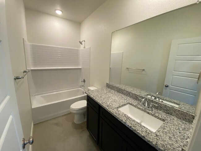 Building Photo - 648 Pacific Crest Trl