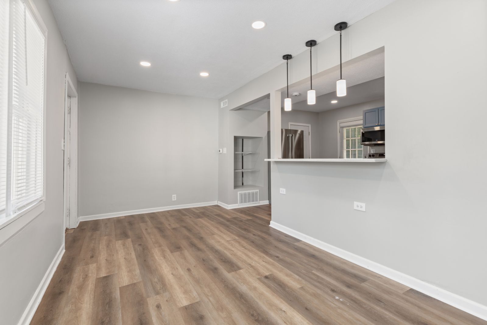 Living room - 465 W Main St