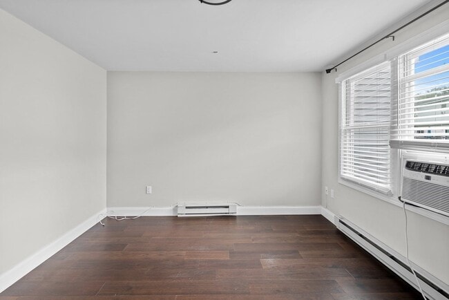 Building Photo - 37 Canal St