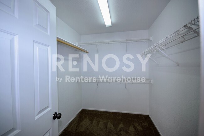 Building Photo - Space, Comfort, and a Layout Built for Real Life -- Iron Mountain Ranch