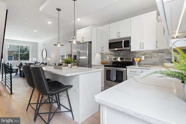 Kitchen - 2534 E Gordon St