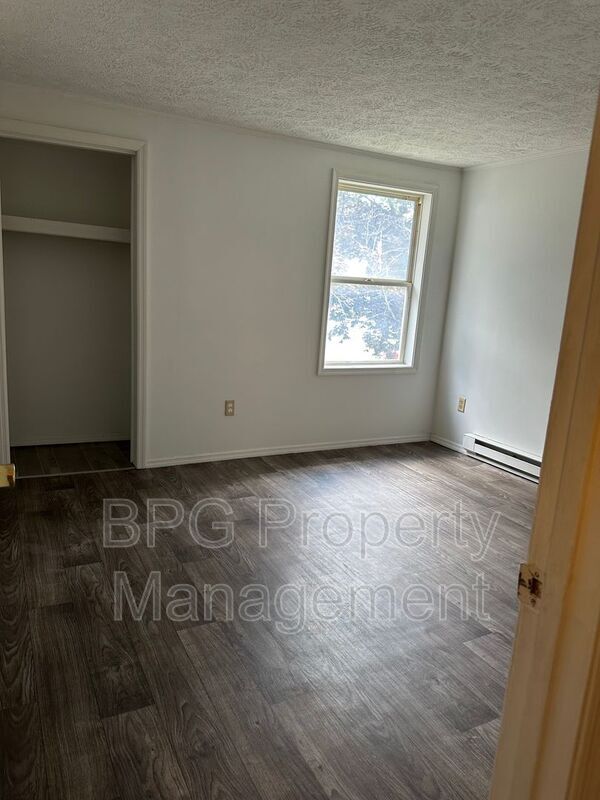 Building Photo - 123 Circle Dr