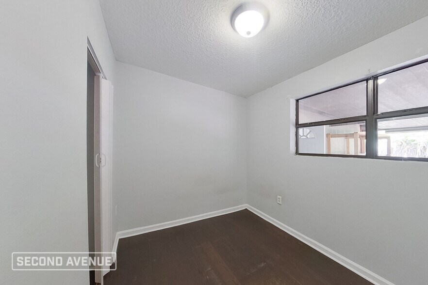 Building Photo - 7029 Fontainebleau Crescent