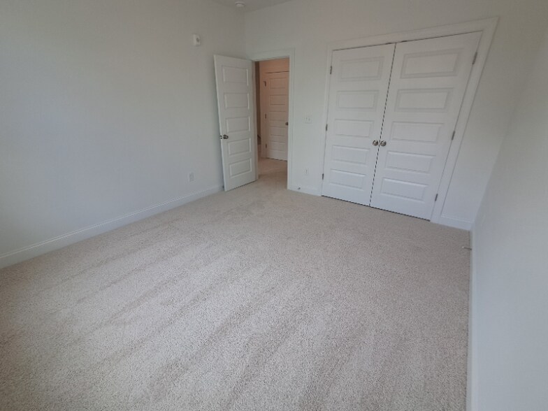 Building Photo - 602 Mkt Grv Dr