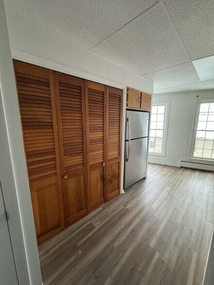 Building Photo - 219 N Main St