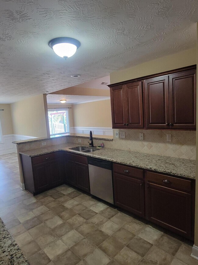 Building Photo - 2581 Kirby Ave