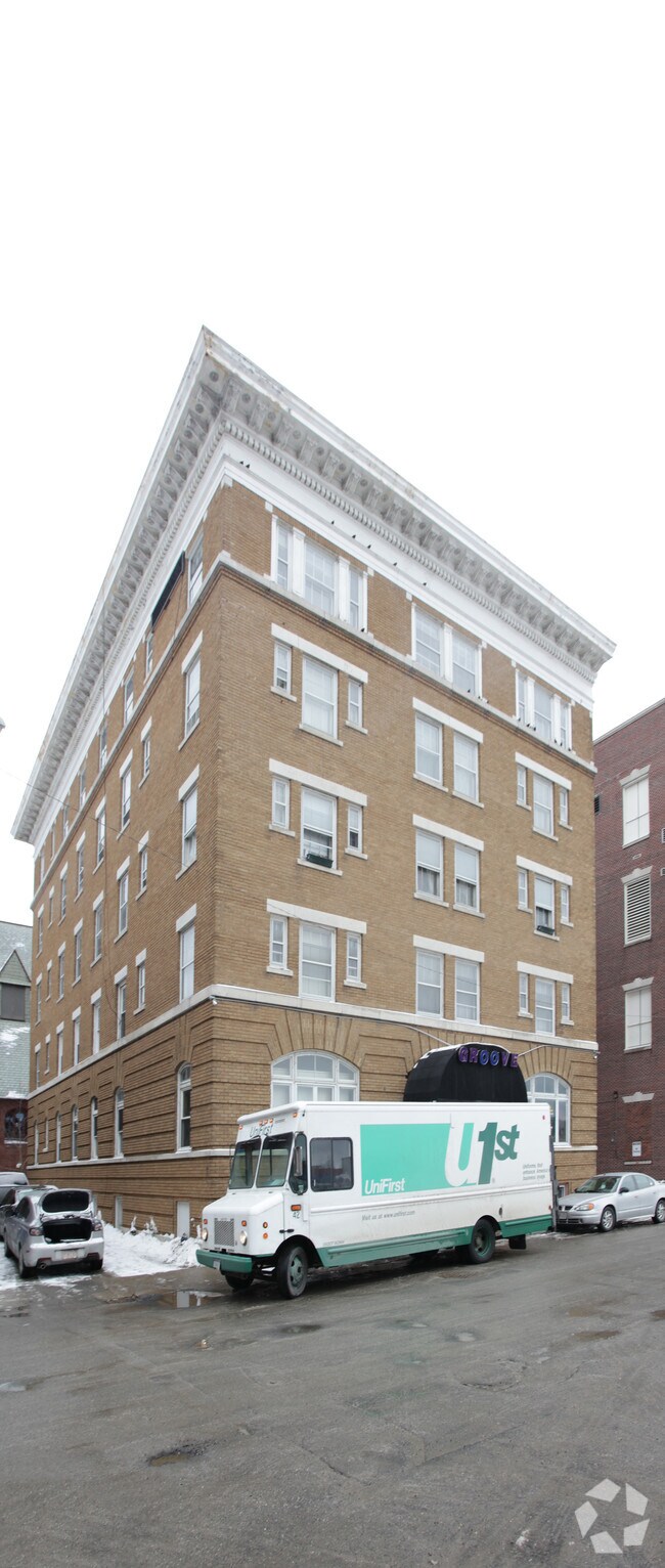 Building Photo - 17 Wendell Ave Ext