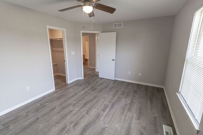 Building Photo - 5209-5211 Currituck Lane