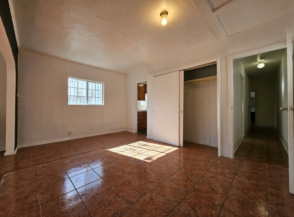 Building Photo - 2623 Hillcrest Dr