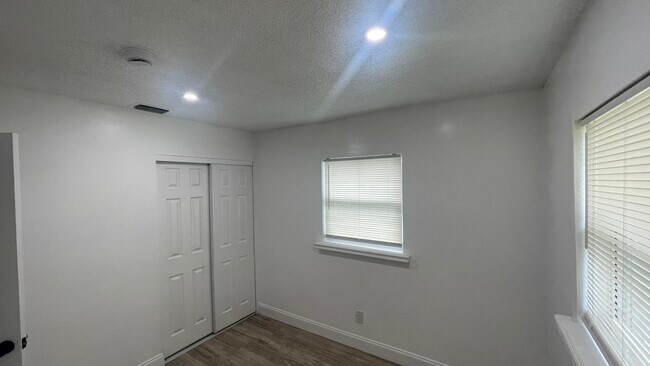 Building Photo - 4779 Bonanza Rd