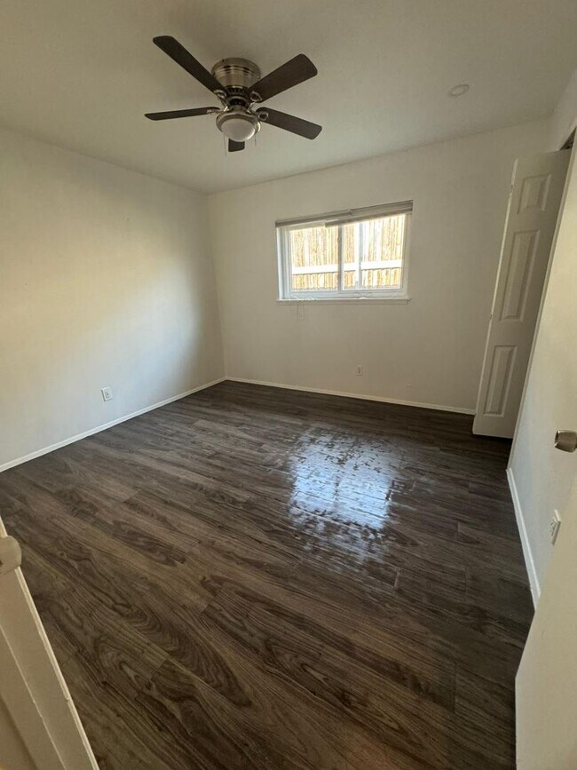 Building Photo - 3338 Country Club Dr