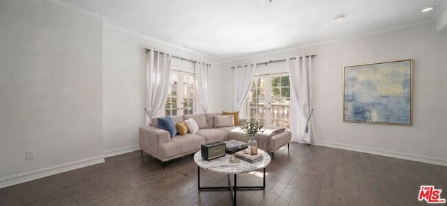 Building Photo - 9848 Vidor Dr
