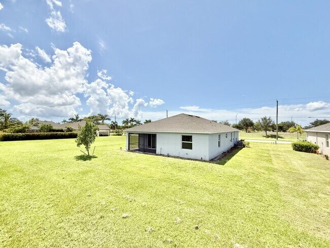 Building Photo - 16304 Quesa Dr