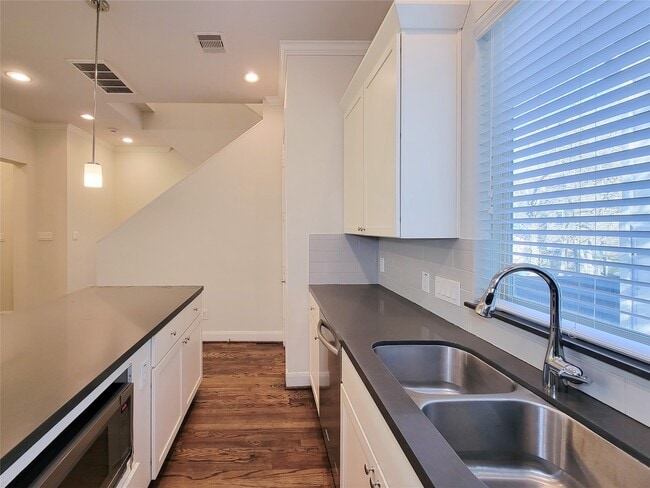 Building Photo - 12 Hermann Park Ct