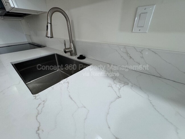 Building Photo - 5762 Cedar Ave