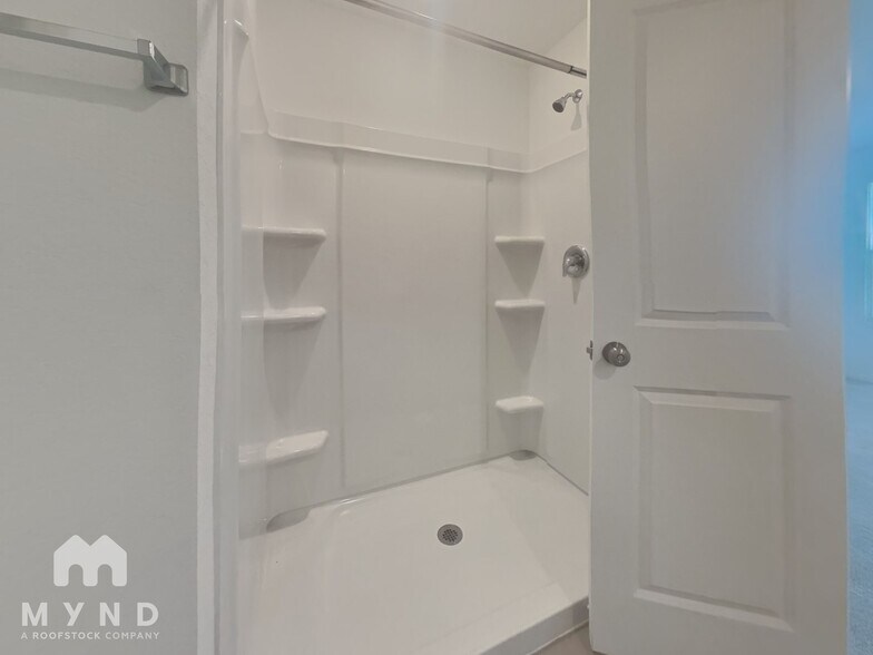 Building Photo - 10607 Aqueduct Crk