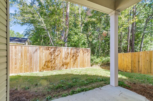 Building Photo - Spacious Summerville Home