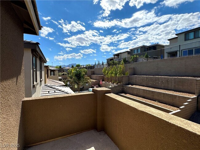 Building Photo - 12545 Skylight View St