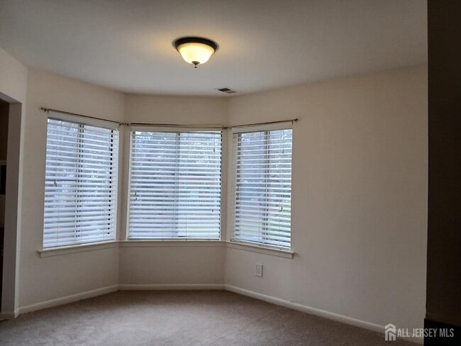 Building Photo - 1081 Schmidt Ln