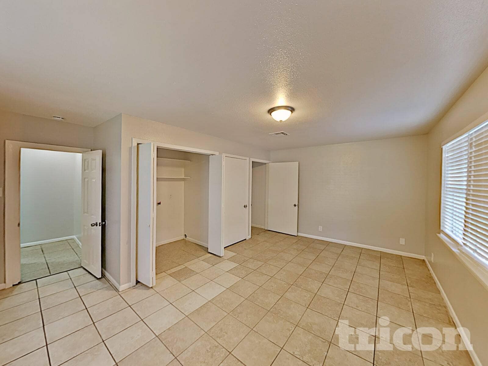 Building Photo - 411 E Carby Rd